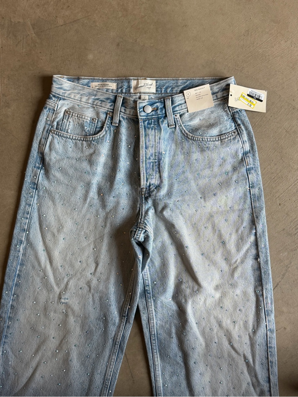 Universal Thread Light Blue mid rise  90s baggy woman’s! Jeans w/ Stud Accents
